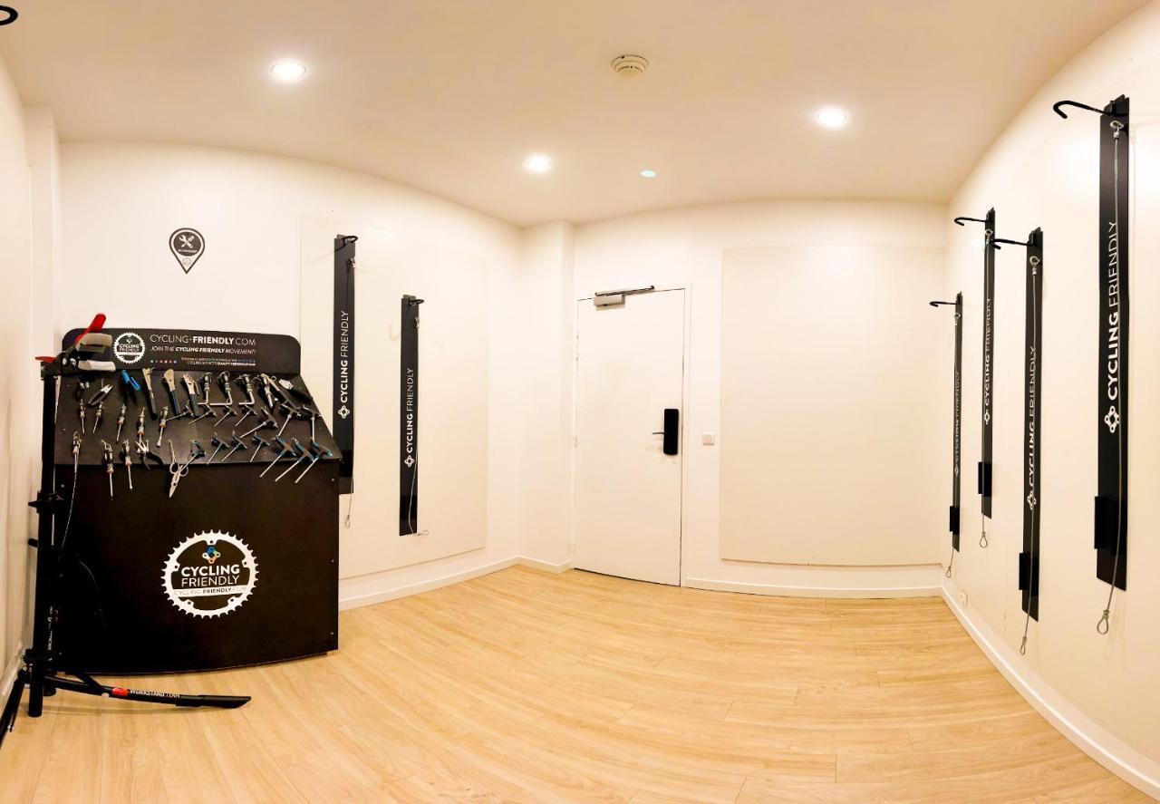 Belfry & Spa By Ligne St Barth لورد المظهر الخارجي الصورة The bike room at the headquarters of the National Road Race Championship